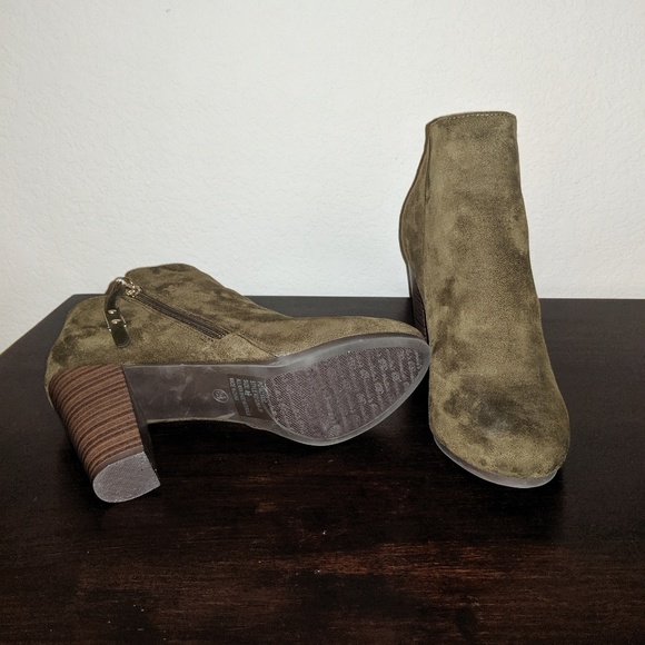 Shoes - Picture 2 of 4